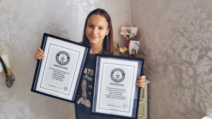 FOTO. Povestea adolescentei ucrainene care a stabilit al doilea record mondial la contorsionism. Cum s-a antrenat în timp ce țara era „bombardată constant”