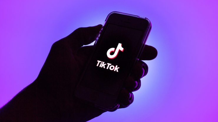 TikTok introduce o nouă actualizare. Părinții vor putea alege videoclipurile la care să nu aibă acces copiii lor