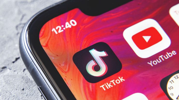 Franța adoptă o lege care reglementează activitatea influencerilor. Ce prevede noua decizie