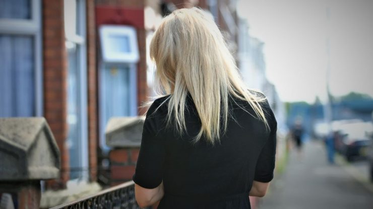 Un număr record de tineri din Regatul Unit este „supus riscului de exploatare sexuală și criminală” în vară. Cauzele acestui fenomen