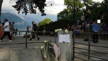 Emmanuel Macron vizitează victimele atacului din Franța. Care este starea de sănătate a celor patru copii