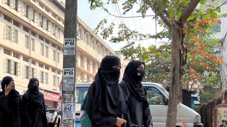 Iranul ar urma să reia patrulele de „moralitate” pentru a impune respectarea purtării Hijab-ului