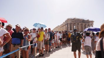 Sudul Europei nu scapă de caniculă: Turiști au fost trimiși la spital în Atena. Italia se pregătește pentru 48 de grade Celsius