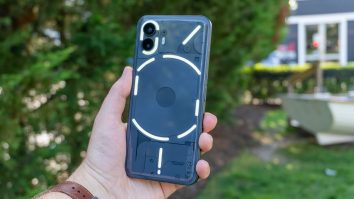 Nothing Phone 2, noul smartphone cu spate transparent. Ce caracteristici inovatoare prezintă