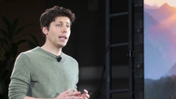 Sam Altman lansează rival pentru Bitcoin. Worldcoin îți scanează irisul, pentru a dovedi că nu ești A.I.