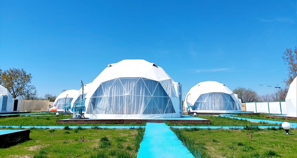 Andreea te invită la Glamping by The Sea: „Încercăm să aducem toate beneficiile unei experiențe cât mai aproape de natură”