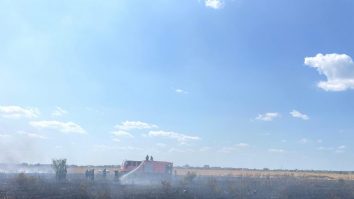 FOTO-VIDEO. Incendiu de vegetație lângă București. Pompierii, chemați să intervină pentru a doua zi consecutiv