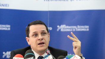 Eduard Hellvig demisionează din funcția de director SRI