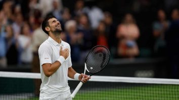 Wimbledon: „Invincibilul”  Novak Djokovic îl bate pe Jannik Sinner și ajunge în finală