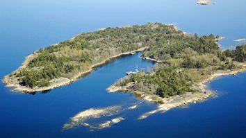 „Digital detox”: Insula din Europa unde turiștii nu sunt primiți cu telefoane mobile