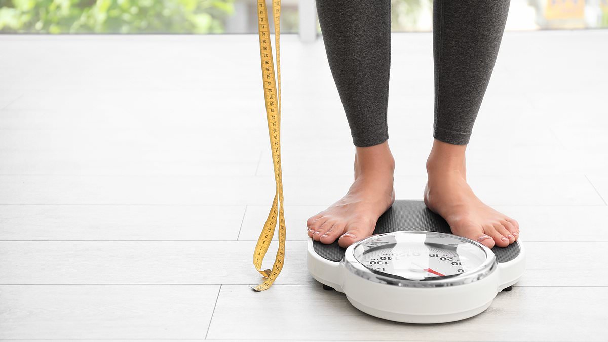 STUDIU. Până la o treime dintre persoanele care cred că au o greutate normală ar putea fi de fapt obeze. Ce sfaturi oferă experții