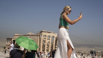 Canicula fierbe sudul Europei: Grecia, Italia şi Spania sunt răpuse de ,,Cerberus”