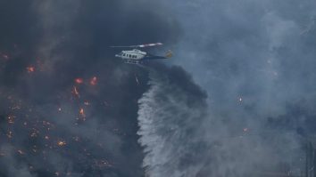 2.500 de turiști au fost evacuați din Corfu. Cinci regiuni din Grecia au risc maxim de incendii luni