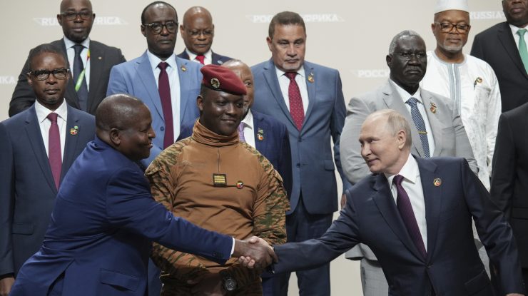 LIVE UPDATE. Ziua 521 de război. Preşedintele Uniunii Africane doreşte pace între Ucraina și Rusia. O rachetă a lovit o clădire a serviciilor de securitate ucrainene din centrul orașului Nipru