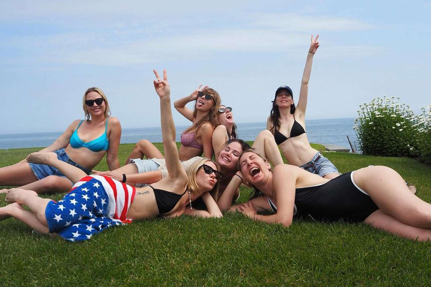 O femeie a fost arestată la conacul lui Taylor Swift din Rhode Island. Ce acuzații îi sunt aduse