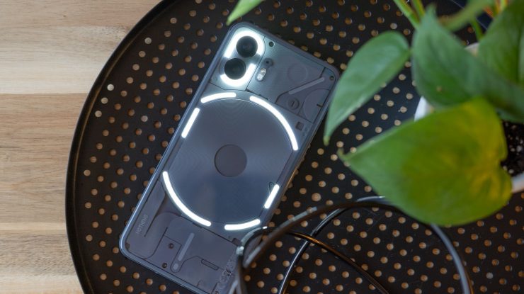 VIDEO. Are Nothing Phone 2 camera mai bună decât alte telefoane? The Verge face review