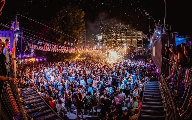 Unde te distrezi în weekend? Festivaluri, concerte și piese de teatru te așteaptă în toată țara