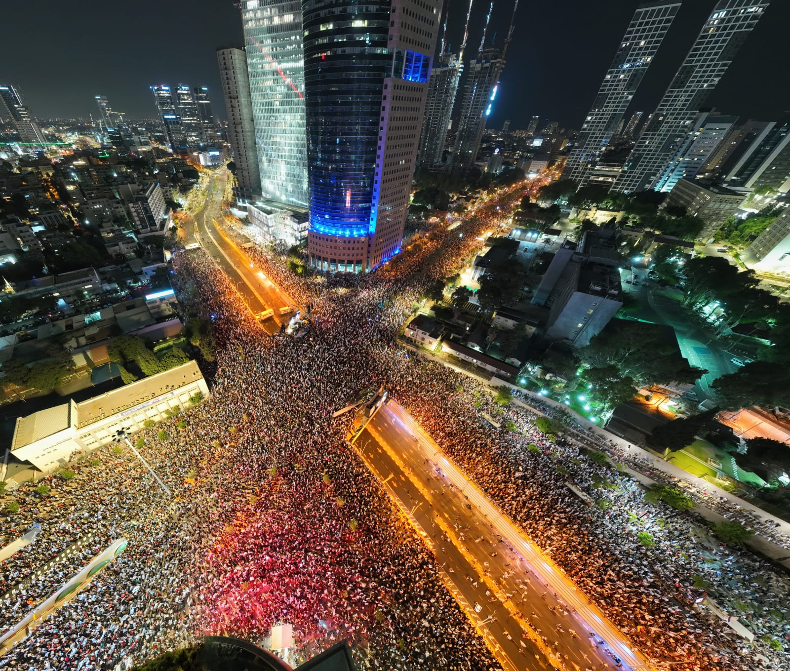 VIDEO. Zeci de mii de oameni protestează pe străzile din Tel Aviv. Premierul israelian a promis că își va continua planul de revizuire
