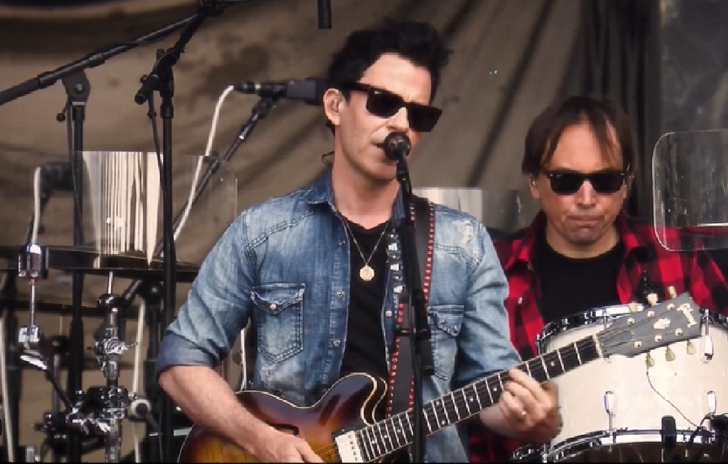 Solistul trupei Stereophonics nu vrea ca AI să compună melodii: ,,cred că arta ar trebui să vină de la oameni”