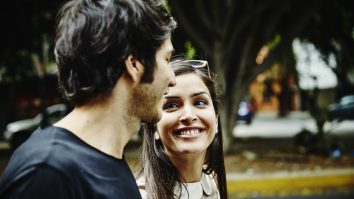 Din floare-n floare ca o albinuță. De ce nu e bine să te grăbești să intri într-o relație