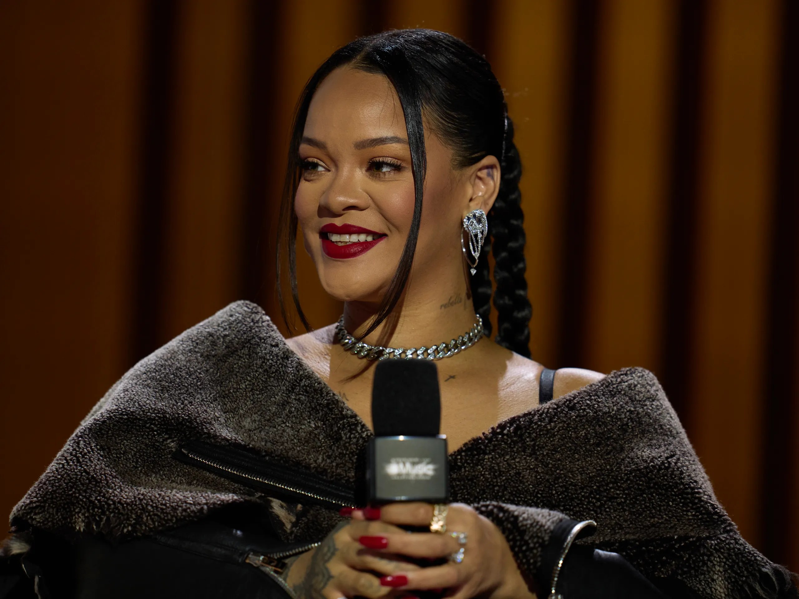 Rihanna devine prima artistă care are 10 melodii cu un miliard de stream-uri pe Spotify. Cântăreața a lansat ultimul album în 2016