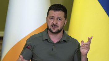 VIDEO. Dilema lui Zelenski: atacă Rusia fără aliați sau nu mai atacă deloc. Dinu Gheorghe: În Ucraina mor zilnic oameni, dar societatea nu conștientizează războiul