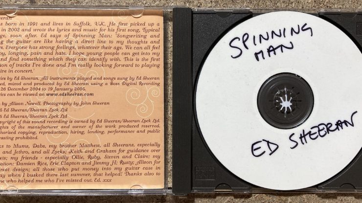 Un CD demo înregistrat de Ed Sheeran pe când avea 13 ani, vândut la licitaţie pentru 8.000 de lire sterline