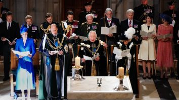 VIDEO. Regele Charles al III-lea a primit bijuteriile coroanei scoțiene în cadrul unei ceremonii fastuoase la Edinburgh