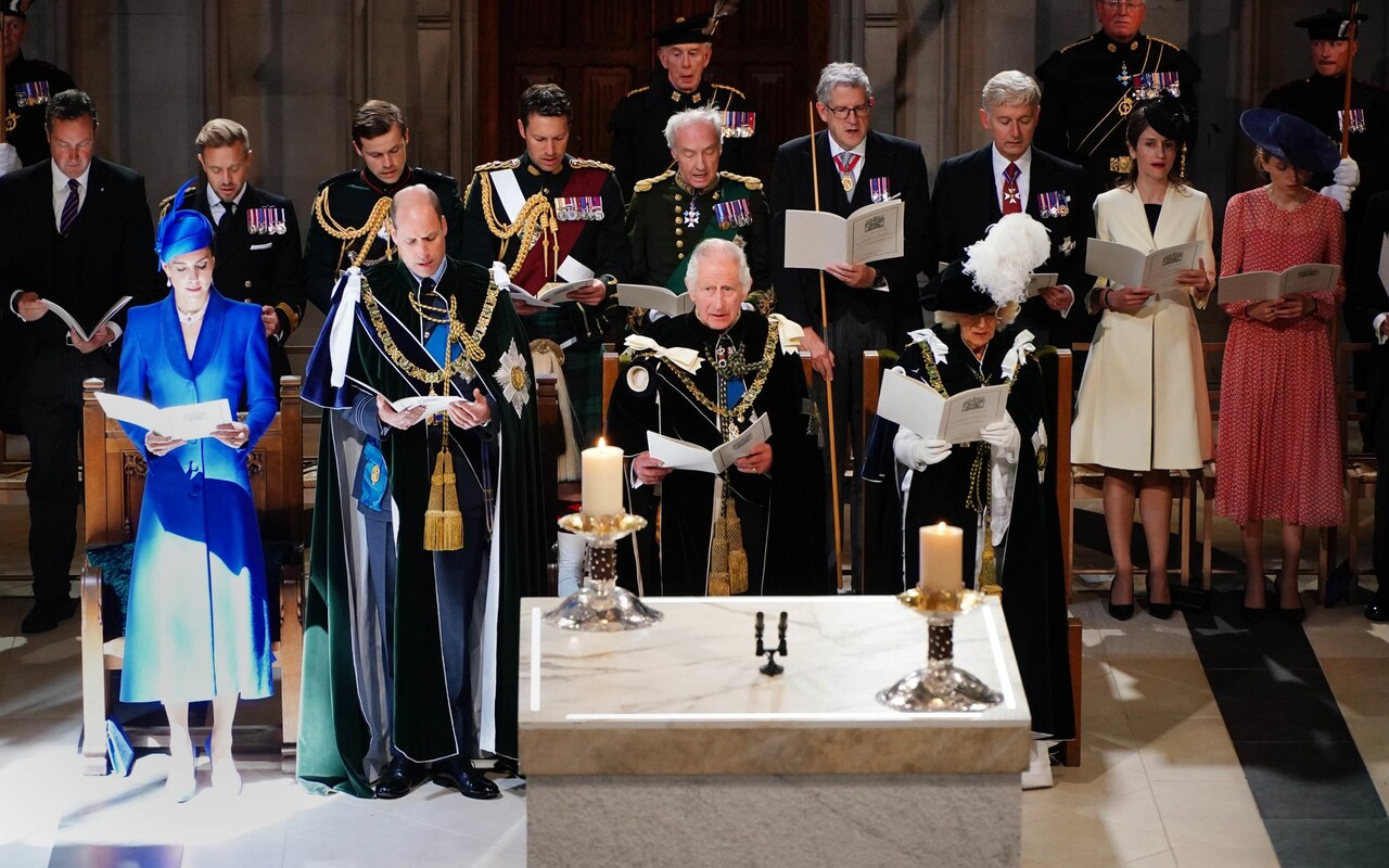 VIDEO. Regele Charles al III-lea a primit bijuteriile coroanei scoțiene în cadrul unei ceremonii fastuoase la Edinburgh