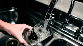 Jumătate din apa de la chiuvetă este contaminată cu chimicale folosite în detergenți