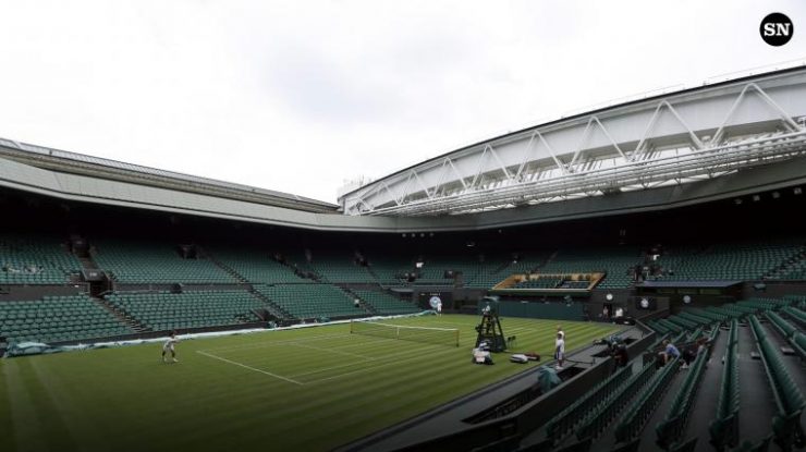Protestatarii Just Stop Oil au întrerupt un meci la Wimbledon 2023. Au împrăștiat pe terenul de tenis confetti şi piese de puzzle