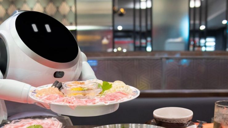 Inteligența artificială intră și în bucătăria restaurantelor. Cum revoluționează AI-ul industria hotelieră