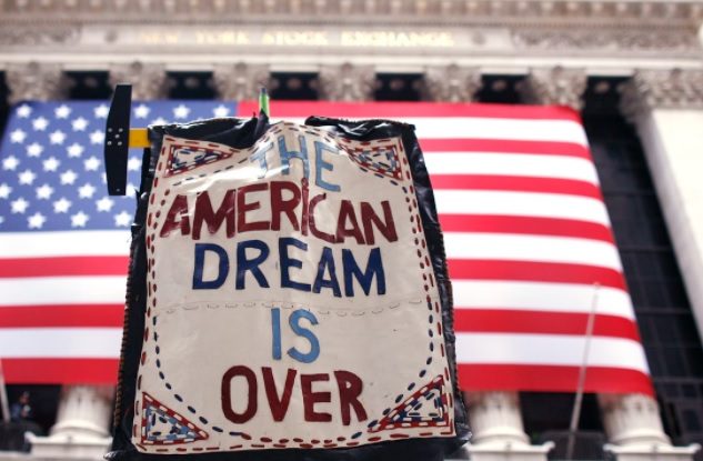 Cum definesc americanii succesul? Un nou sondaj arată că a deveni bogat nu mai este visul american