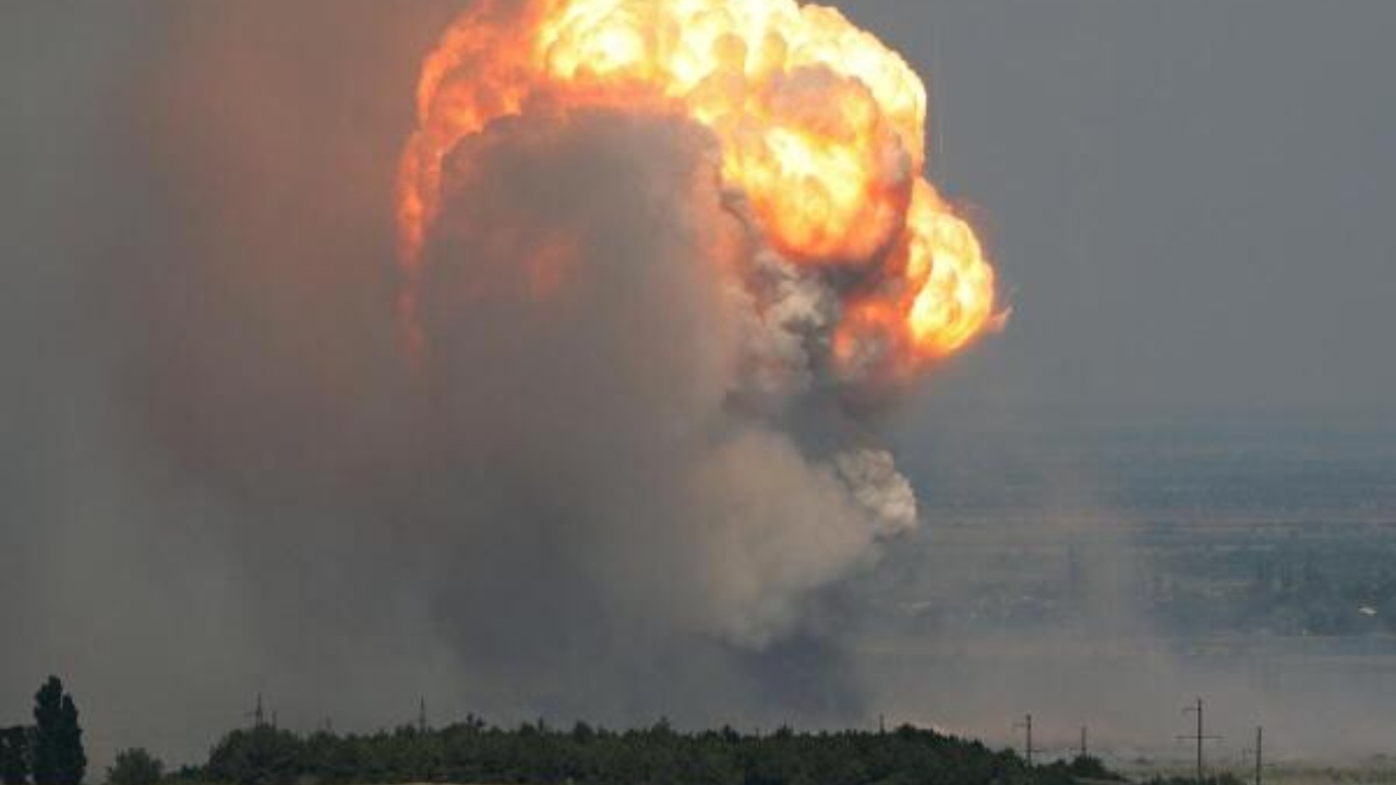 Atac cu dronă asupra unui depozit de muniții din Crimeea. Autoritățile au evacuat oamenii pe o rază de 5 kilometri