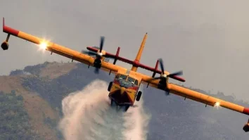 VIDEO. Momentul în care un avion Canadair se prăbușește în Grecia. Cei doi piloți care încercau să stingă focul din Karistos au murit