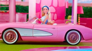 Evoluția păpușii Barbie. Cât a ajuns să coste o jucărie „de epocă”, în stare perfectă