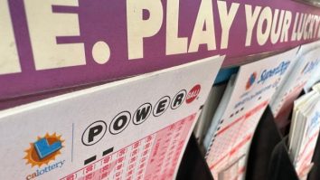 O americancă a mințit că a câștigat un miliard de dolari la loterie, doar ca să se vadă la televizor. Ce riscă acum