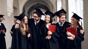 Au început înscrierile la facultate. Ce specializări sunt căutate anul acesta: „Număr mai mare de candidați la Cibernetică”