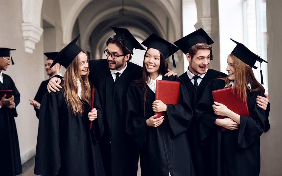 Au început înscrierile la facultate. Ce specializări sunt căutate anul acesta: „Număr mai mare de candidați la Cibernetică”