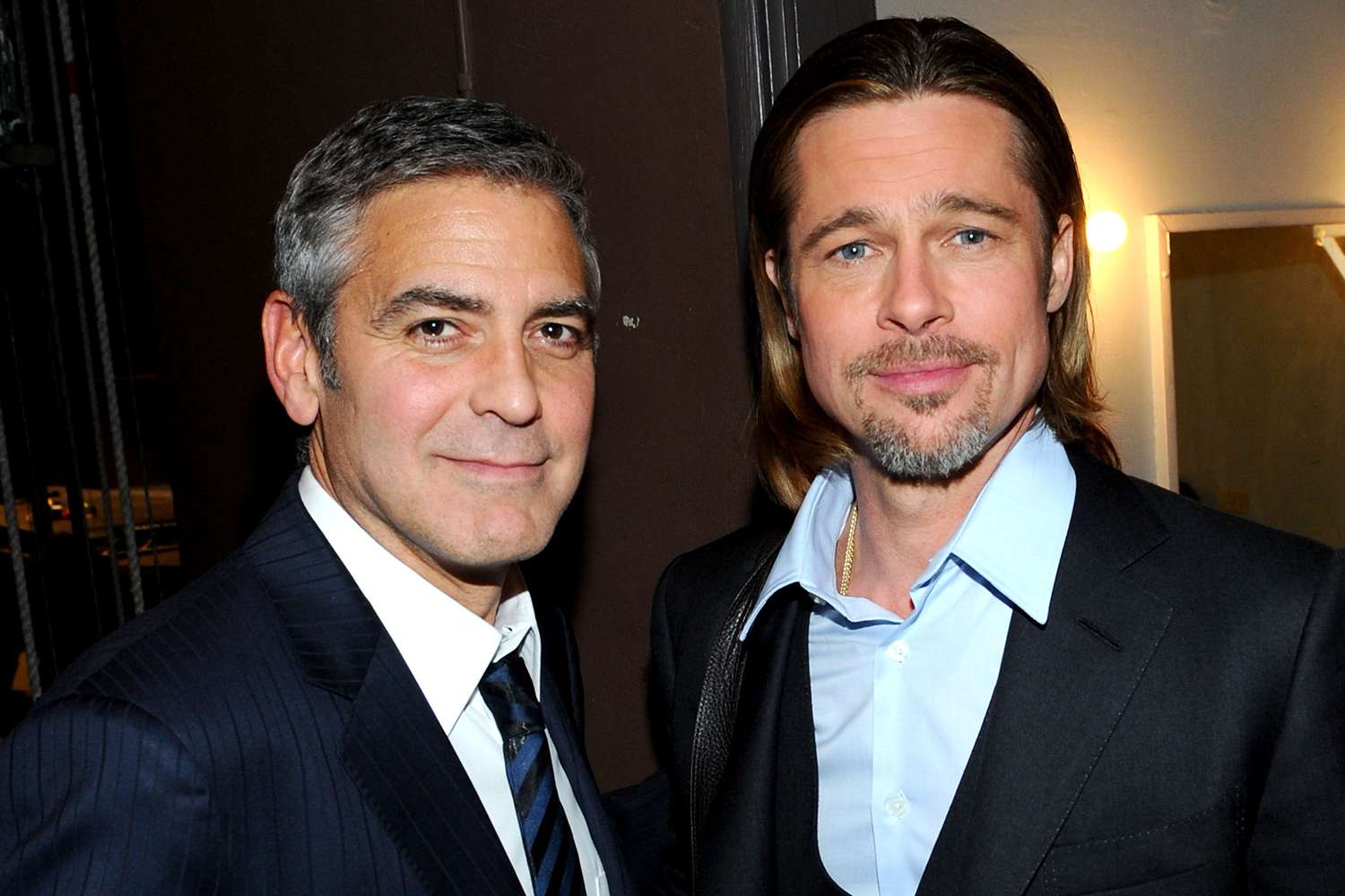 Brad Pitt face farse memorabile. Cum l-a păcălit Brad Pitt pe George Clooney