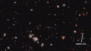 Telescopul James Webb a descoperit cea mai îndepărtată gaură neagră activă supermasivă, denumită CEERS 1019