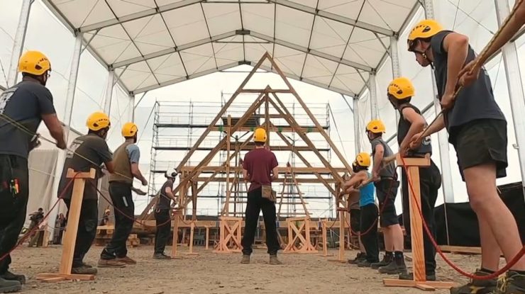 FOTO. Acoperișul de lemn al catedralei Notre Dame, construit cu instrumentele folosite în Evul Mediu de artizani din întreaga lume, este finalizat