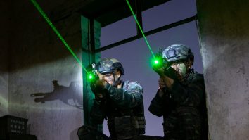 RAPORT. Armata Populară a Chinei dezvoltă arme de înaltă tehnologie care au scopul de a provoca daune neurologice pe termen lung. Ce este neurostrike