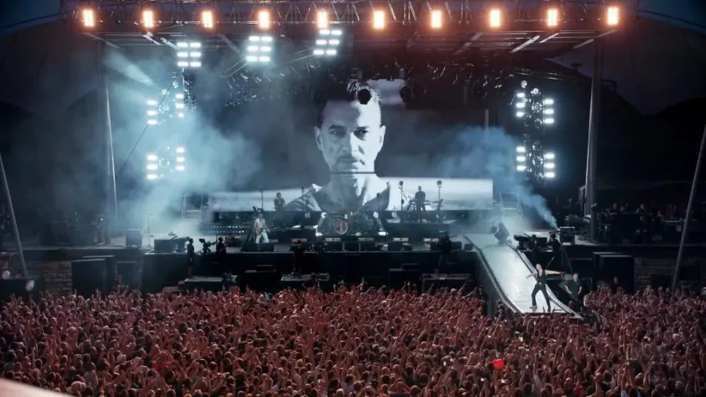VIDEO. Atmosferă incendiară la concertul Depeche Mode. 45.000 de oameni au cântat pe Arena Națională