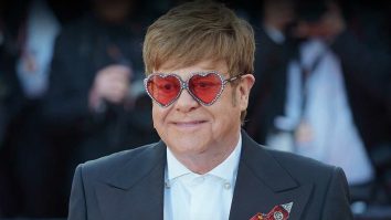 Sir Elton John spune că nu mai vede cu ochiul drept de patru luni, iar ochiul stâng „nu e în cea mai bună stare”, în urma unei infecții grave