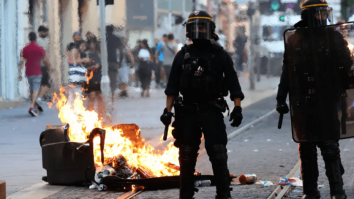 Marina franceză investighează afirmațiile potrivit cărora pușcași marini aflați în afara serviciului au bătut suspecți ai protestelor