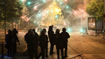 Franța interzice vânzarea, deținerea și transportul de artificii pentru Ziua Națională din cauza protestelor violente din întreaga țară