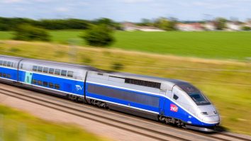 Trenurile de mare viteză din Franța vor circula cu energie solară. Până în 2030, 1.000 de ha de teren vor fi acoperite cu panouri