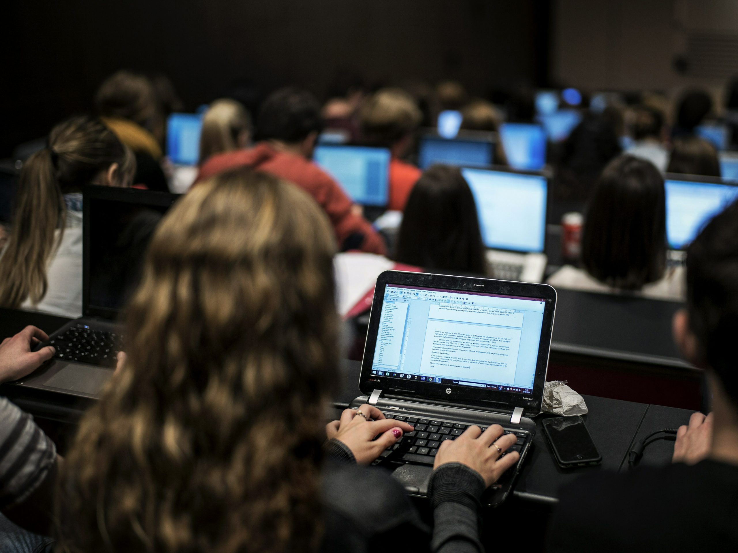 România are un deficit de 25.000 de IT-iști. Ce soluții găsesc angajatorii pentru aceste joburi
