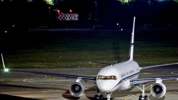 Guns N’ Roses a ajuns în România. Trupa americană va concerta duminică seara pe Arena Națională din București